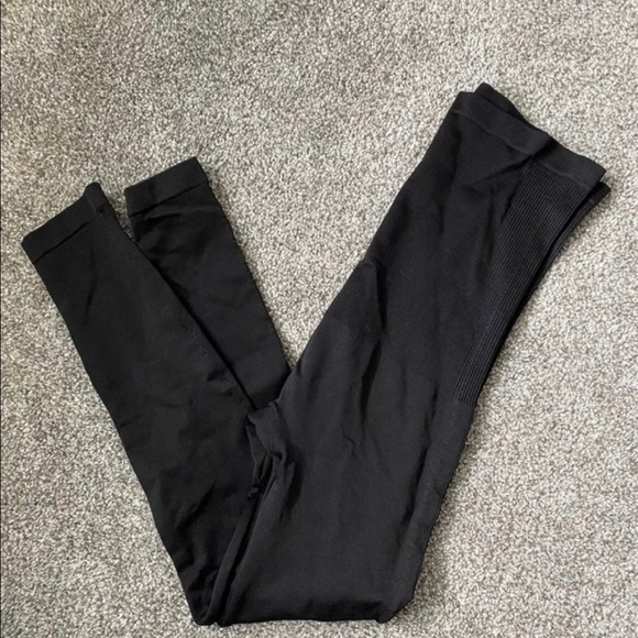 Time and Tru maternity leggings. Excellent conditiin . Used once .  size small - Picture 6 of 6